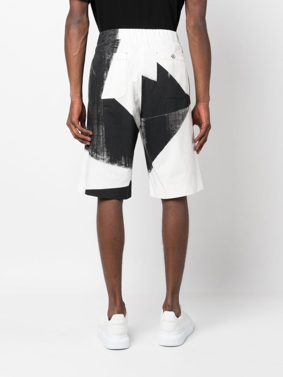 Alexander McQueen abstract - print cotton bermuda shorts - mondo moda griffe