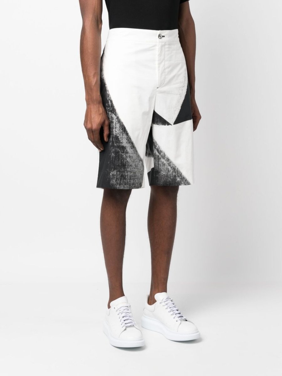 Alexander McQueen abstract - print cotton bermuda shorts - mondo moda griffe