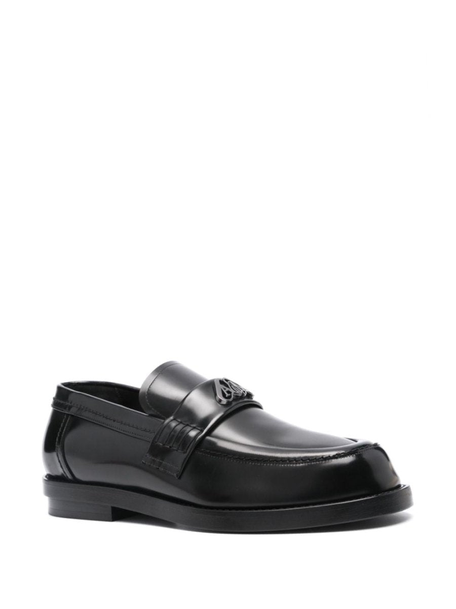 Alexander McQueen logo - plaque Leather Loafers - mondo moda griffe