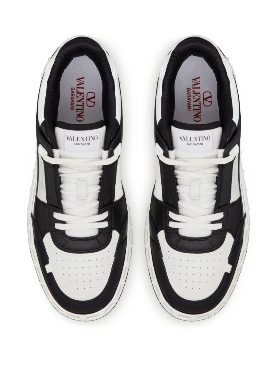 Valentino Garavani Low Top Freedots Sneaker In Calfskin - mondo moda griffe