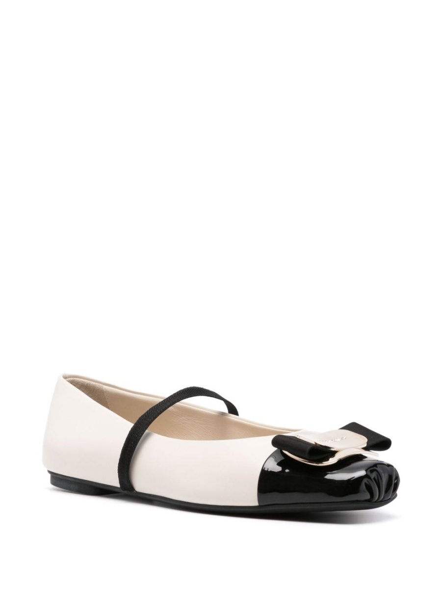 Ferragamo Flat shoes Beige - mondo moda griffe