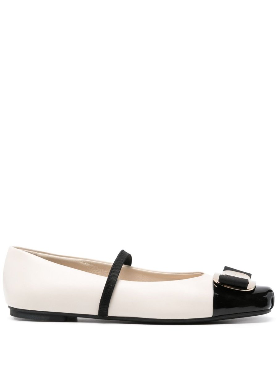 Ferragamo Flat shoes Beige - mondo moda griffe