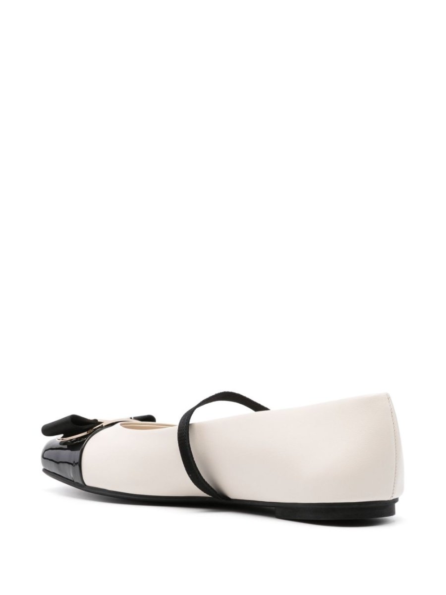 Ferragamo Flat shoes Beige - mondo moda griffe