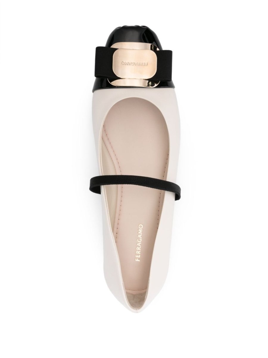 Ferragamo Flat shoes Beige - mondo moda griffe